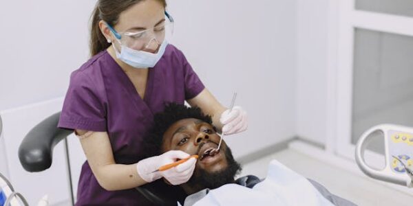 Jak rozpoznać ukrytą próchnicę zębów?