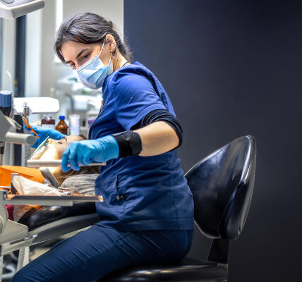 Po co zakłada się tymczasowe wypełnienie po borowaniu?