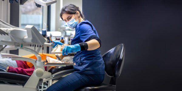 Po co zakłada się tymczasowe wypełnienie po borowaniu?