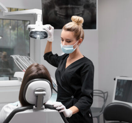 Czy odbudowa zęba na włóknie szklanym jest bezpieczna?