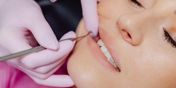 Próchnica zębów, a nadwrażliwość – czy są ze sobą powiązane?