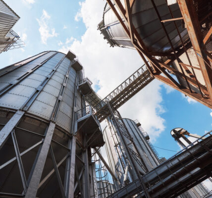 Jak mierzy się odporność na ścieranie materiałów przemysłowych?