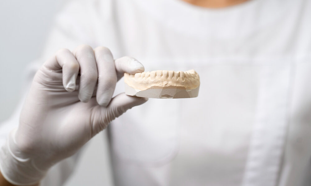 Jak wygląda adaptacja do protezy na implantach?