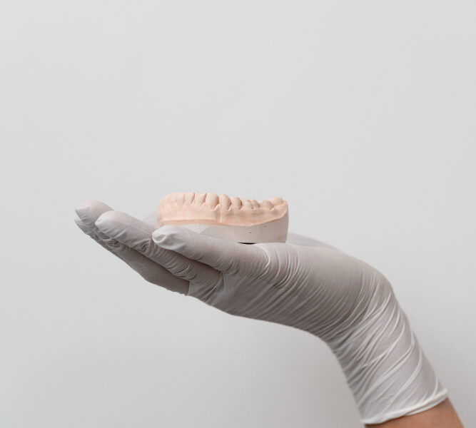 Protezy zębowe akrylowe – zalety i wady