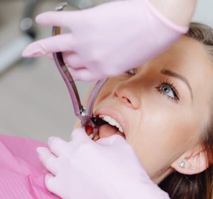 Jak długo boli ząb po wstrząsie i czy to normalne?