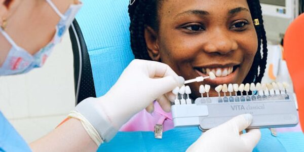 Wybielanie zębów, a kamień nazębny – co zrobić najpierw?