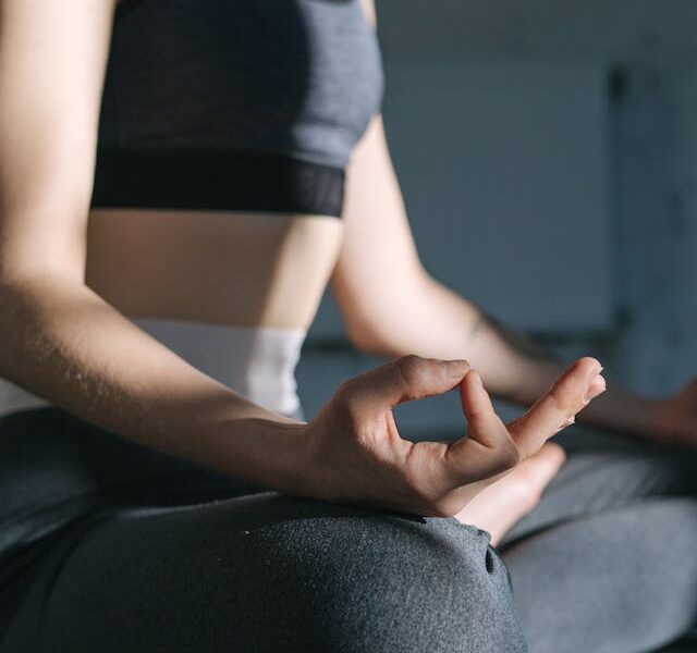 Jakie cechy powinien mieć dobry strój do jogi?