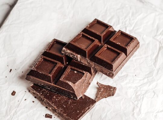 Jak zwiększyć wydajność produkcji dzięki oblewarce do czekolady?