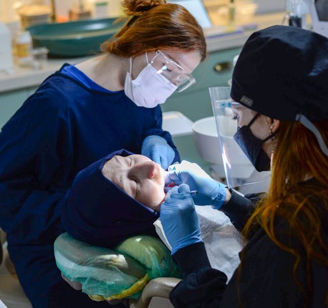 Jakie są przeciwwskazania do implantów cyrkonowych?