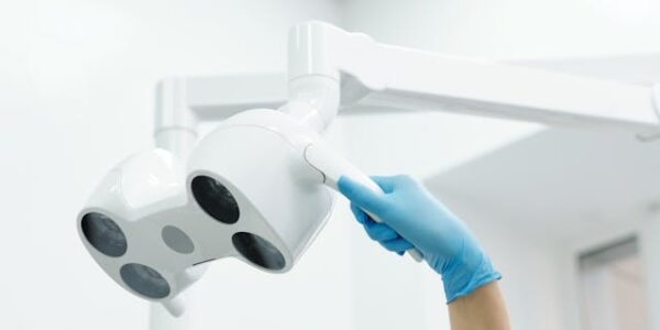 Zęby zatrzymane – kiedy wymagają interwencji chirurgicznej?