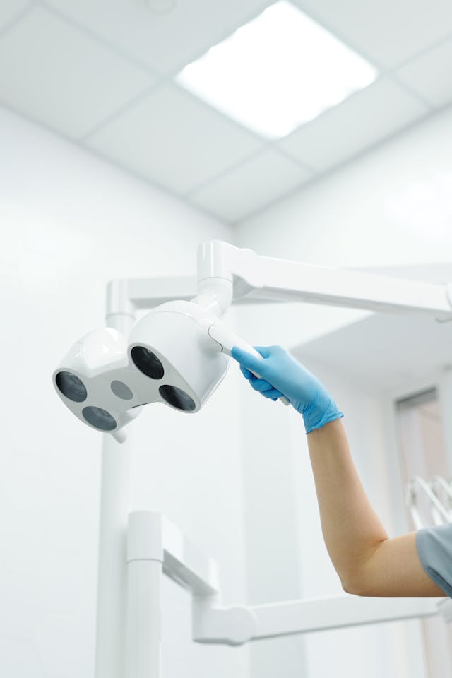 Zęby zatrzymane – kiedy wymagają interwencji chirurgicznej?