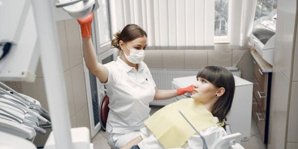 Czy odbudowa zęba na włóknie szklanym może się odkleić?