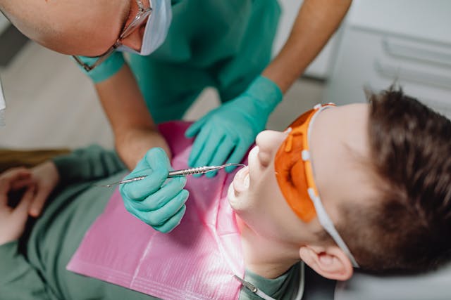 Czy lakowanie bruzd jest skuteczne w zapobieganiu próchnicy?