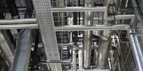 Jak ceramika techniczna chroni instalacje przemysłowe przed ścieraniem?