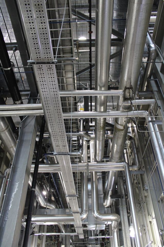 Jak ceramika techniczna chroni instalacje przemysłowe przed ścieraniem?