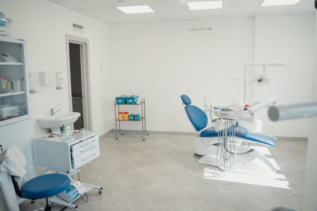 Czy implant zęba wygląda tak samo jak naturalny ząb?