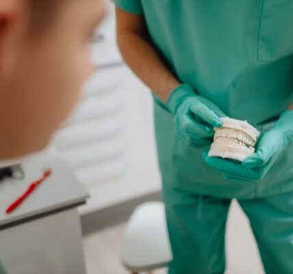 Ile implantów potrzeba do wykonania zębów w jeden dzień?