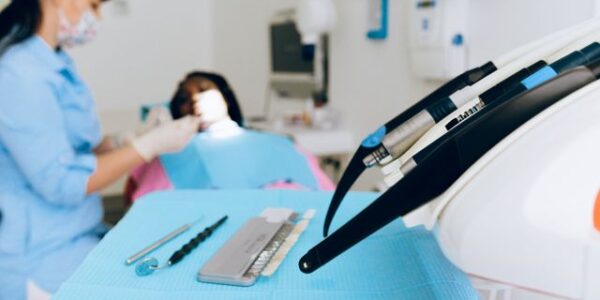 Kiedy implantacja natychmiastowa nie jest możliwa?